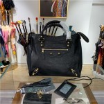 BALENCIAGA 발렌시아가 자이언트 벨로백 B216A 신상
