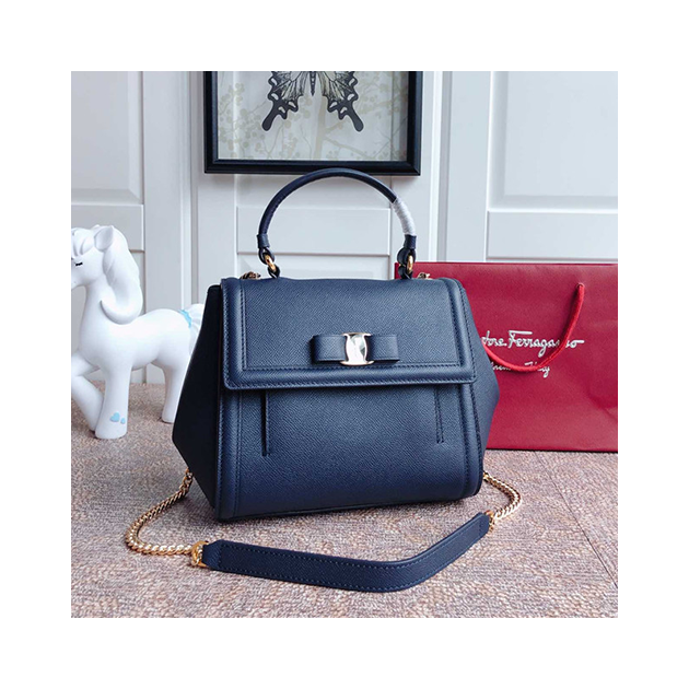 FERRAGAMO 페레가모 바라 플랩백 GM 21F558-4