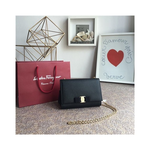 FERRAGAMO 페레가모 미니 체인 숄더백 19CM 22B558-4
