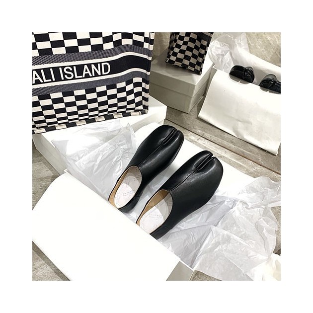 MAISON MARGIELA 메종마르지엘라 남여공용 단화 봄신상