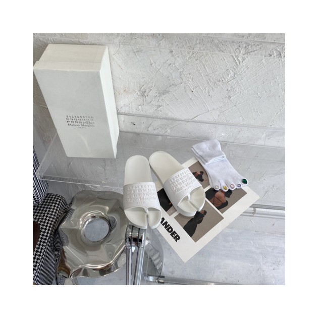 MAISON MARGIELA 메종마르지엘라 남여공용 슬리퍼 M45645