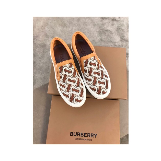 BURBERRY 버버리 남성용 슬립온 B64050