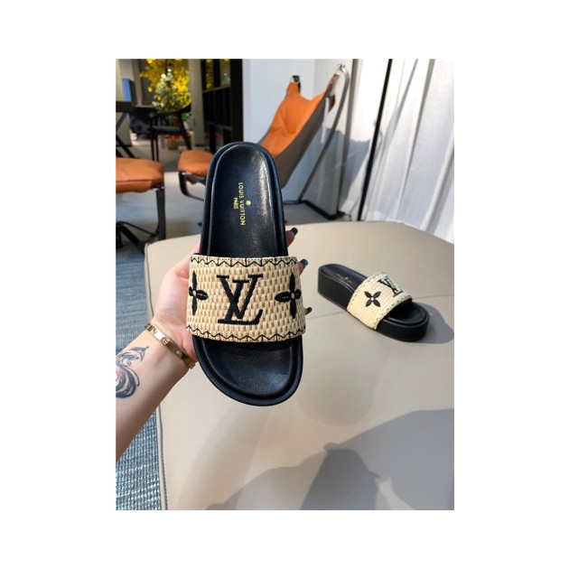 45위 LOUIS VUITTON 루이비통 여성용 슬리퍼 L89844