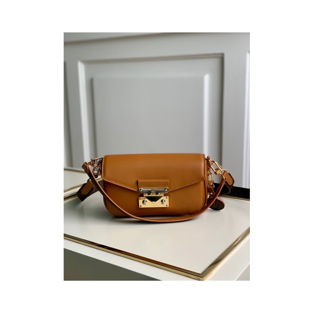 LOUIS VUITTON  루이비통 스윙백 M20393