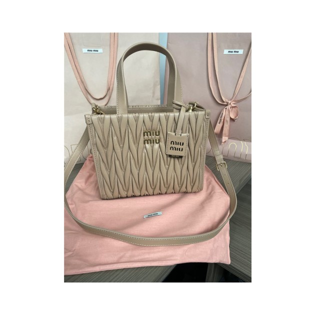 MIUMIU 미우미우 마테라쎄 나파 가죽 토트백 5BG263