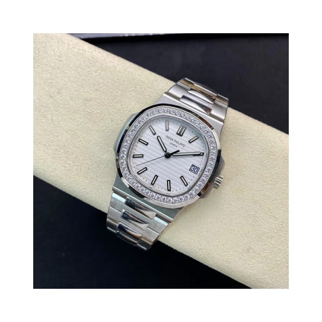 PATEK PHILIPPE 파텍필립 노틸러스 화이트 피아노 다이얼 5711 다이아 베젤