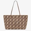 FENDI 펜디 FF 라피아 크로셰 토트백 8BH425