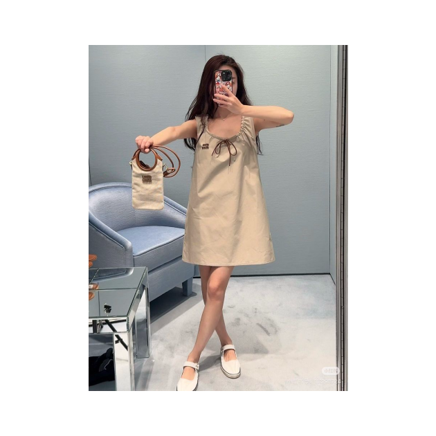 MIUMIU 미우미우 64247 리나일론 탑